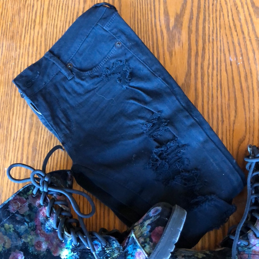 The Perfect Pair of Distressed Black Skinnies